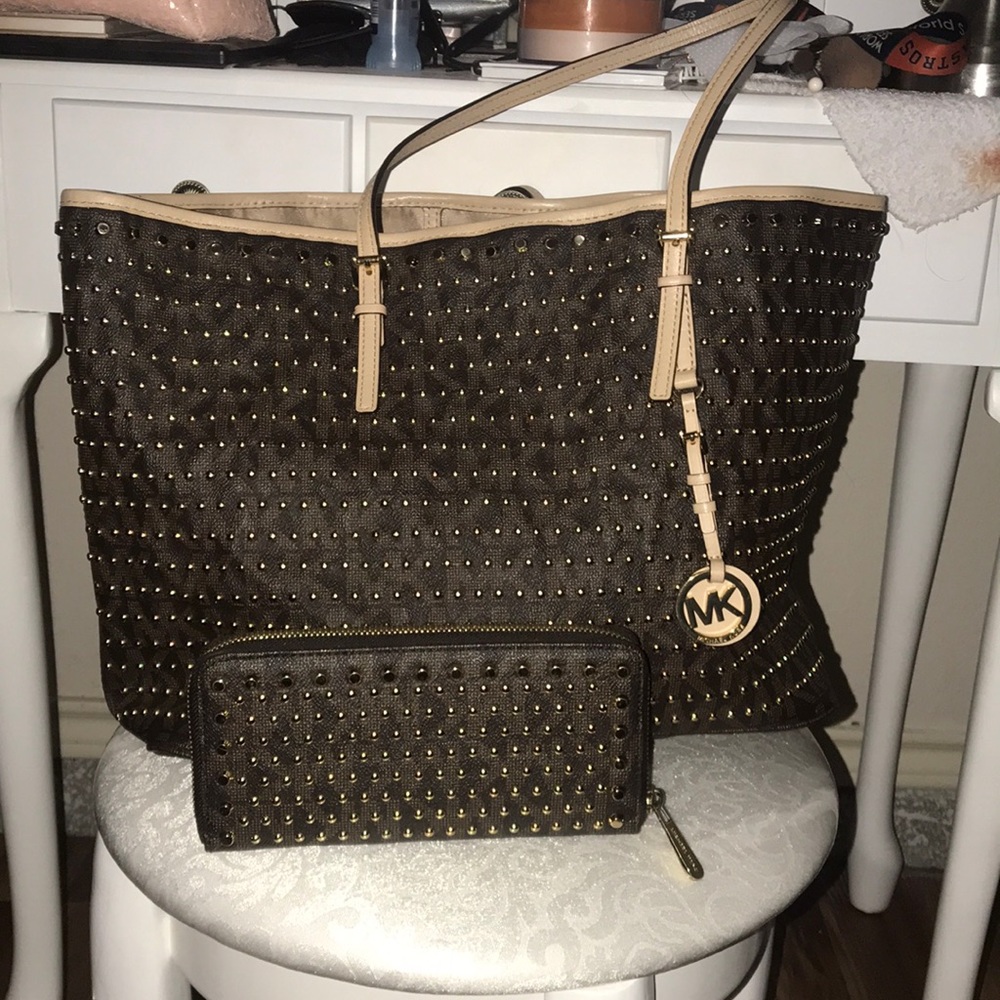 Micheal Kors purse and wallet